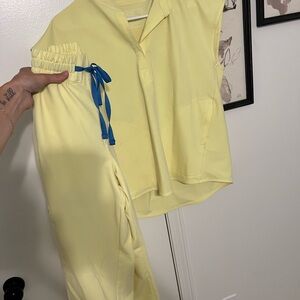 Figs yellow set - small top/medium tall bottoms